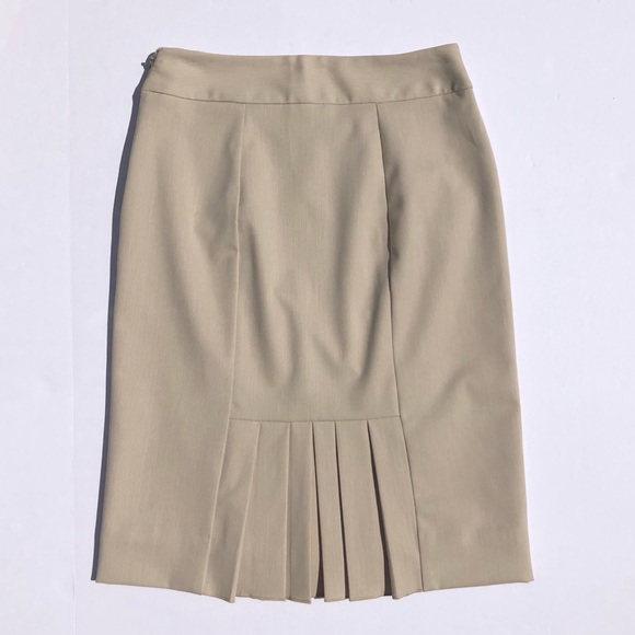 White House Black Market Dresses & Skirts - WHBM Pleat-Back Career Pencil Skirt
